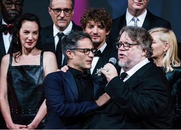 Gael García y Guillermo del Toro le demuestran a Cannes que cantan bien las rancheras