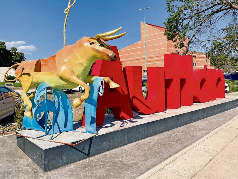 En el municipio de Autlán de Navarro los pobladores comenzaron a retomar sus actividades cotidianas tras el abatimiento de El Mencho. Foto: Valente Rosas / EL UNIVERSAL