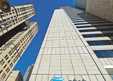 Ante alza en precio, AT&T devuelve espectro