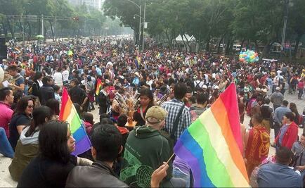 Inicia concentración de comunidad LGBTTTI en el Ángel