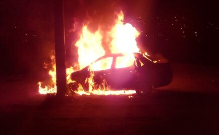 Localizan cuerpo incinerado dentro de auto incendiado en Naucalpan