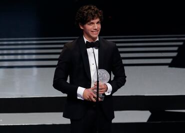 Invitan a Isaac Hernández al Castillo Windsor