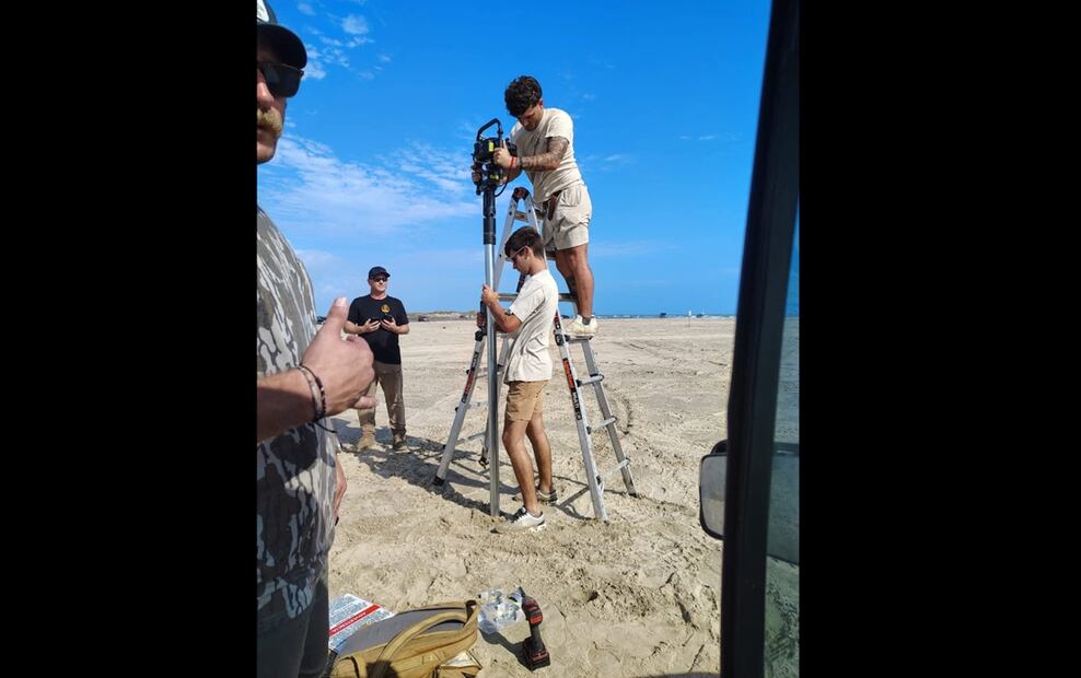 Cuatro personas procedentes de Estados Unidos cruzaron el río Bravo, para colocar seis letreros de advertencia en playa Bagdad, Tamaulipas: Especial