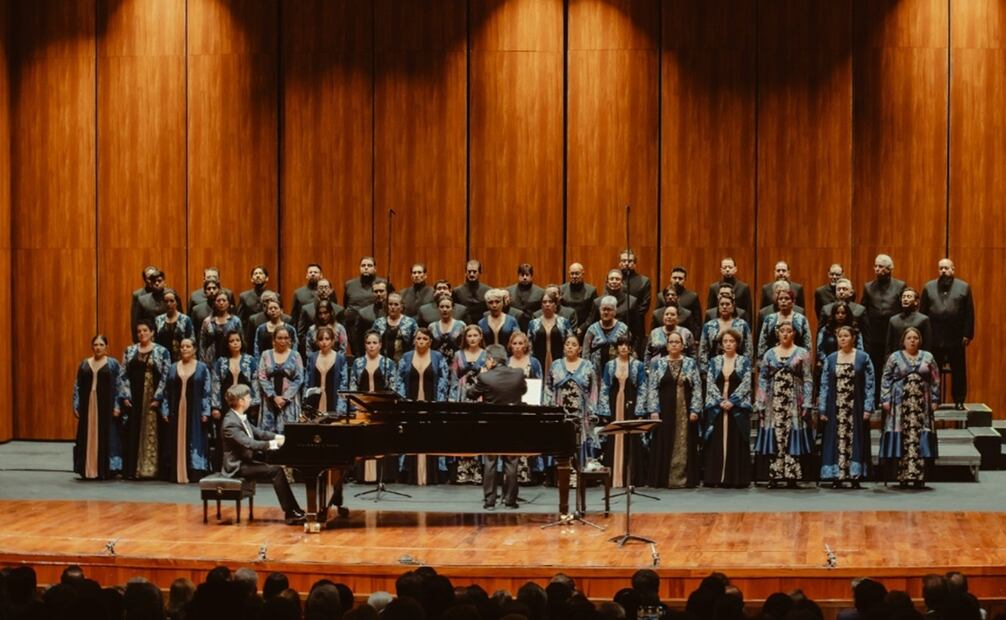 Ramón Vargas deslumbró al público con su variado repertorio musical en el Palacio de Bellas Artes. Foto: INBAL.