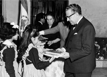 El poeta mexicano que impulsó la distribución de libros gratuitos