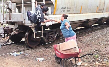 "Las Patronas" reciben medalla por su apoyo a migrantes