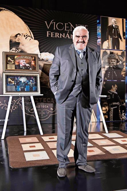 El charro de Huentitán presentó ayer su disco 'Un azteca en el Azteca'. FOTO: SONY MUSIC