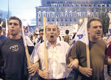 Syriza se encamina a división mientras vota sobre rescate