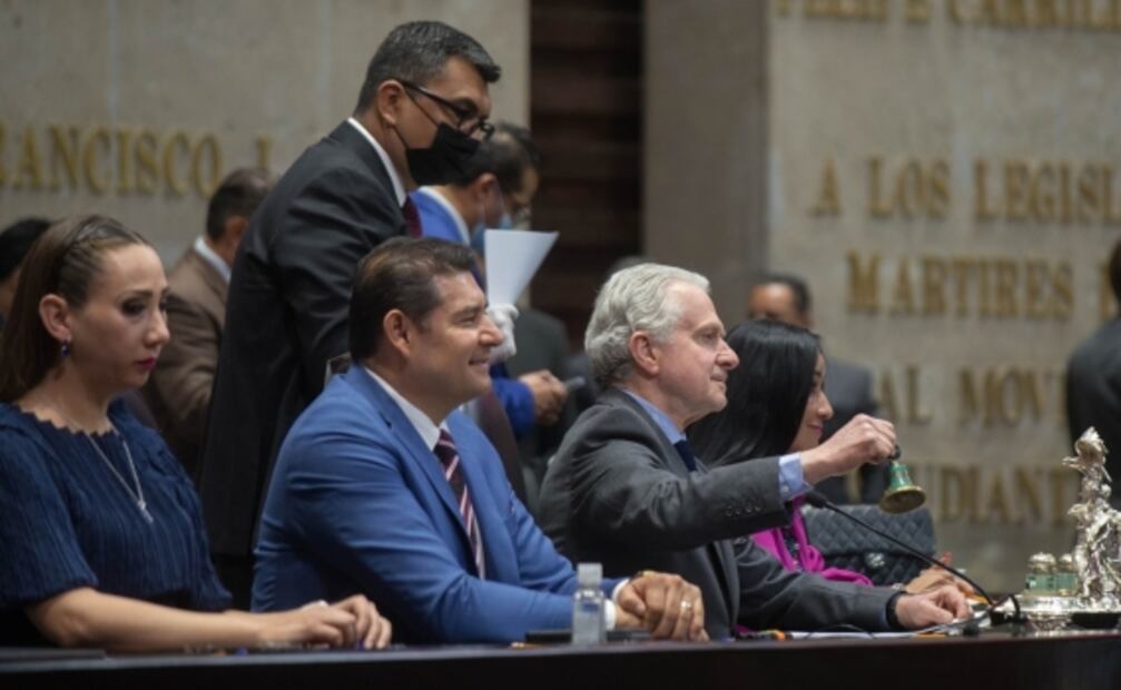 Llaman la atención a Santiago Creel por “accidentada” instalación del Congreso con militares armados