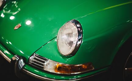 Youtuber encuentra autos clásicos BMW y Porsche abandonados