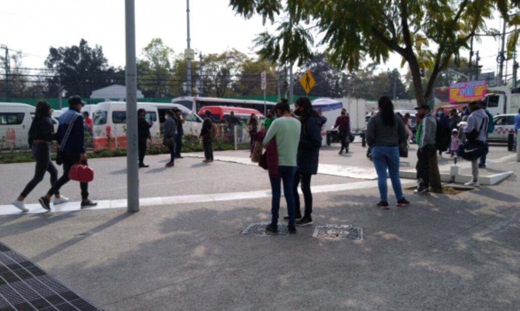 Entre desesperación y confusión, usuarios del Metro buscan transporte tras incendio