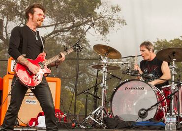 Eagles of Death Metal cancela gira por motivos médicos