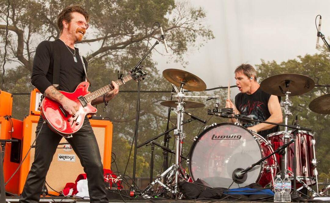 Eagles of Death Metal habían retomado hace uno días en Estocolmo la gira que suspendieron por los trágicos acontecimientos de noviembre en París, ciudad a la que volvieron para tocar el pasado 16 de febrero. FOTO: Archivo/AP.