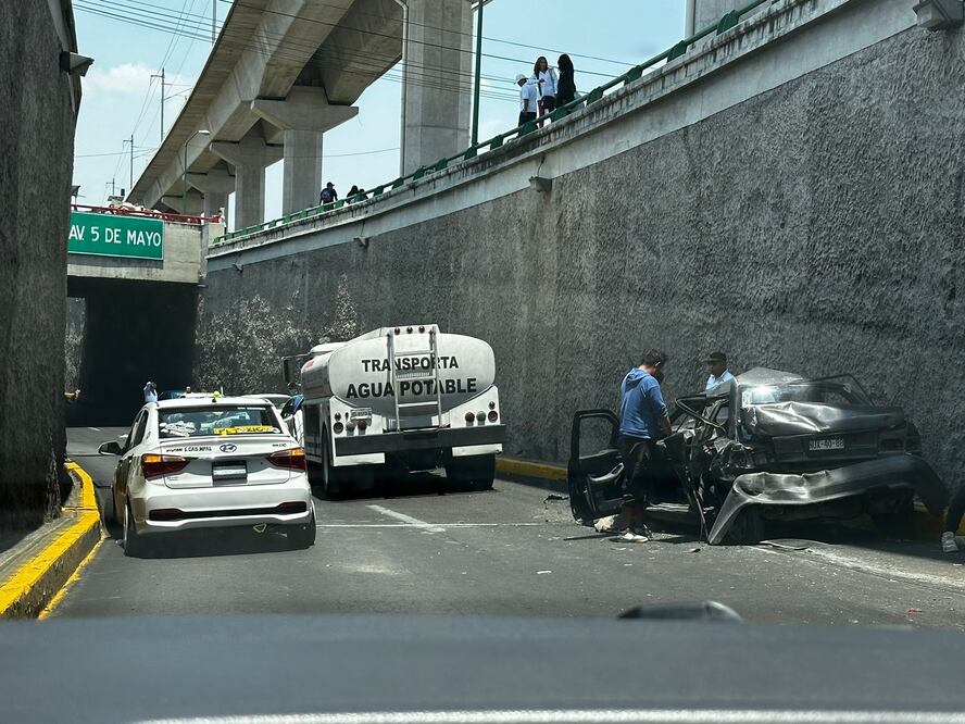 Una carambola entre 8 vehículos, en los límites de Toluca y Metepec, dejó varias personas lesionadas. (FOTO: especial)