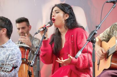 Mon Laferte canta en el idioma del amor