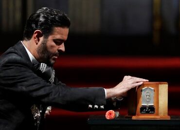 Pablo Montero canta a Juan Gabriel en Bellas Artes