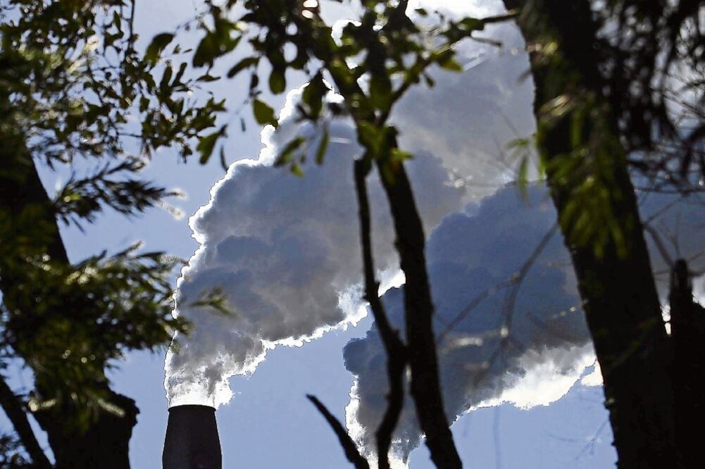 Chimeneas en Australia, donde existen dudas de que el país cumpla las metas del acuerdo de París (DAVE HUNT. EFE)