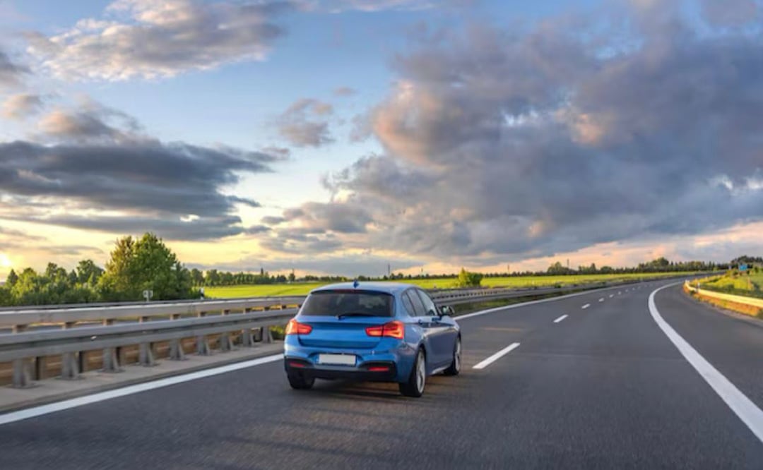 La red de carreteras en México incluye rutas federales, estatales, municipales, particulares y de cuota. Foto: Freepik