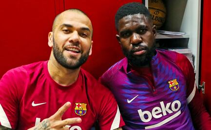 Dani Alves da un emotivo discurso a los jugadores del Barcelona