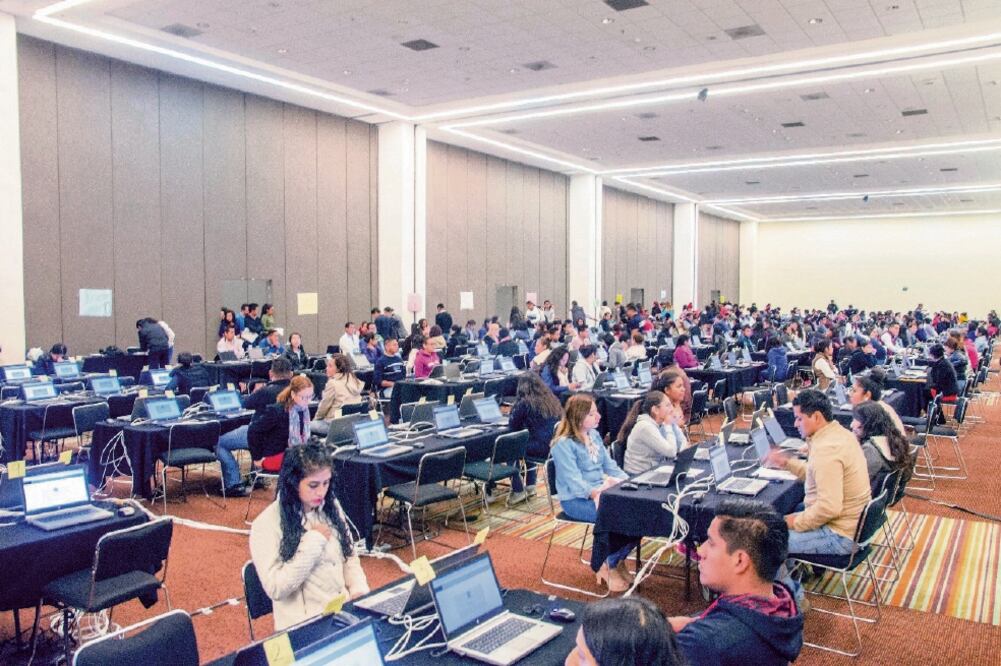 Cambian sede. La aplicación de la evaluación magisterial se realizó sin ningún incidente en el Centro Expositor de Puebla. (ESPECIAL)