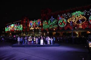 VIDEO Brugada encabeza encendido navideño en Zócalo de CDMX; "Construimos alegría y convivencia en este hermoso lugar", dice