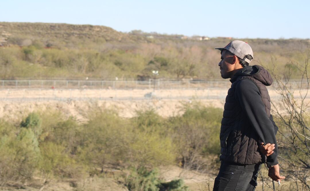 Robert Vallenila, migrante venezolano decidido a cruzar el río Bravo ante la incertidumbre de las políticas migratorias de Trump. Foto: Francisco Rodríguez
