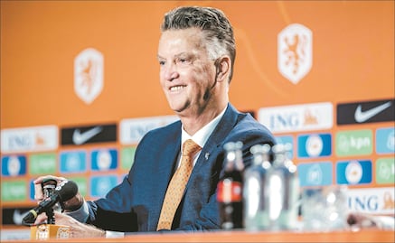 Louis van Gaal explota contra la FIFA, dice que es "ridículo" que el Mundial sea en Qatar