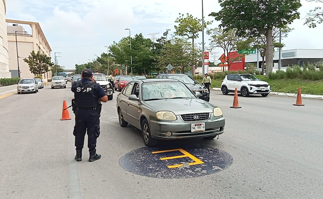 La Secretaría de Seguridad Pública activó un operativo con filtros de revisión para automóviles y motocicletas en todo el sector norte. Foto: Especial