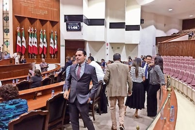 Regresan a congresos aspirantes chapulines