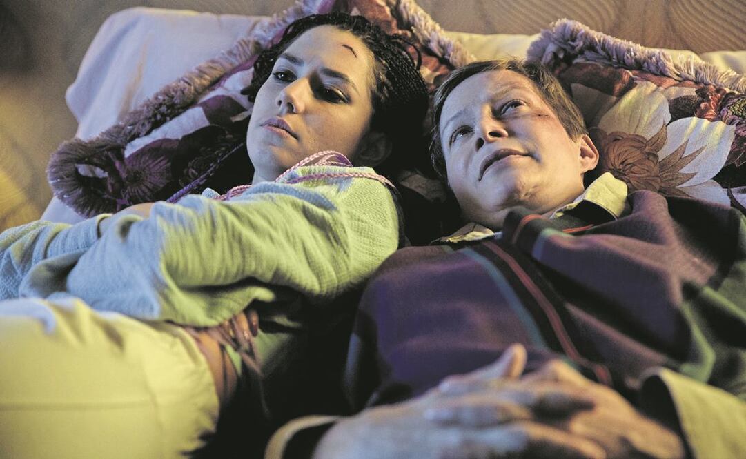 El filme, que estrena hoy por HBO Max, cuenta lo que pasó con los personajes originales, 20 años después de la historia de 1999 y busca homogeneizar el diálogo entre hombres y mujeres. Foto: Cortesía.