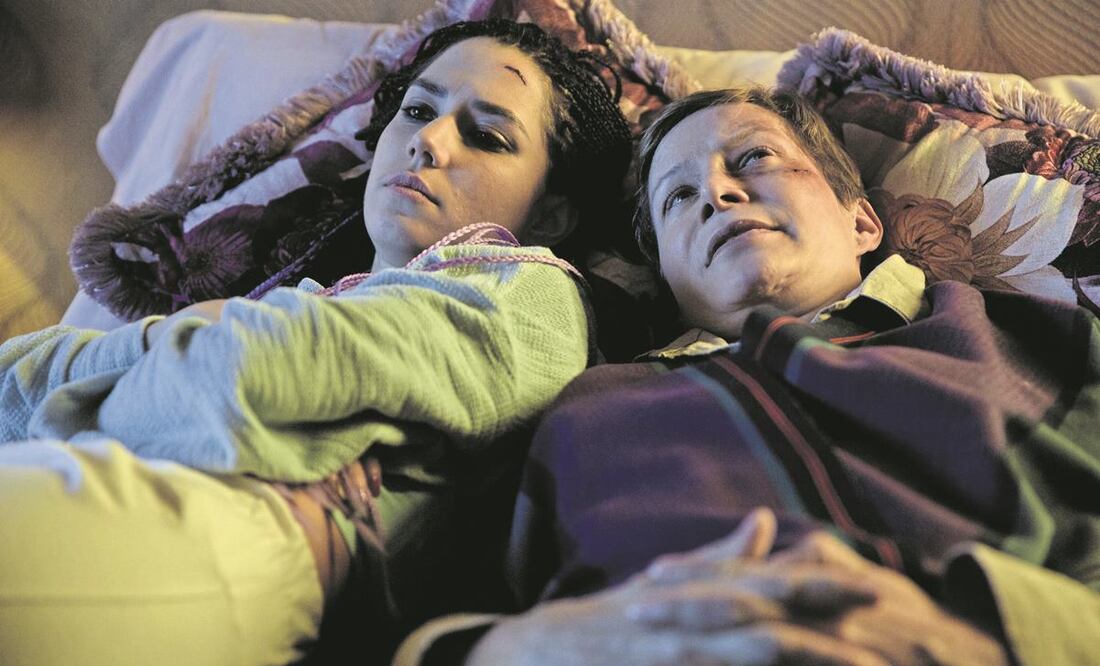 El filme, que estrena hoy por HBO Max, cuenta lo que pasó con los personajes originales, 20 años después de la historia de 1999 y busca homogeneizar el diálogo entre hombres y mujeres. Foto: Cortesía.