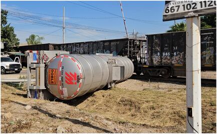 Tractocamión que transportaba combustible se impacta contra ferrocarril en Sinaloa; no hay derrame de gasolina