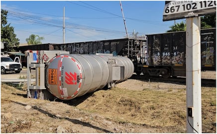 Tractocamión que transportaba combustible se impacta contra ferrocarril en Sinaloa; no hay derrame de gasolina