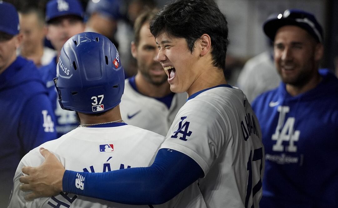 Teoscar Hernández y Shohei Ohtani de los Dodgers, en festejo - Foto: AP