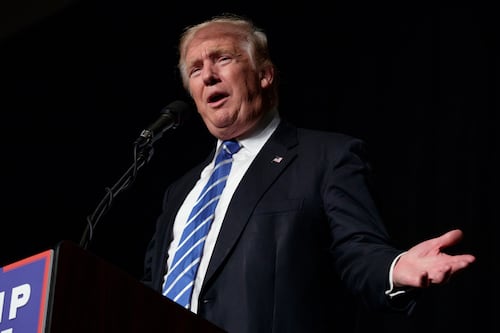 Trump lanza encuesta para cambiar nombre de la IA por uno "más elegante"; ¿Cómo propone llamarle ahora?