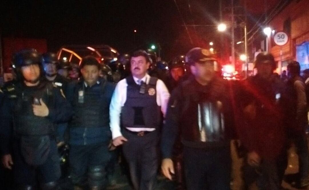 Cerca de 800 granaderos con equipo antimotín, como cascos y escudos, intentaron contener a los rijosos. Foto: @SSP_CDMX
