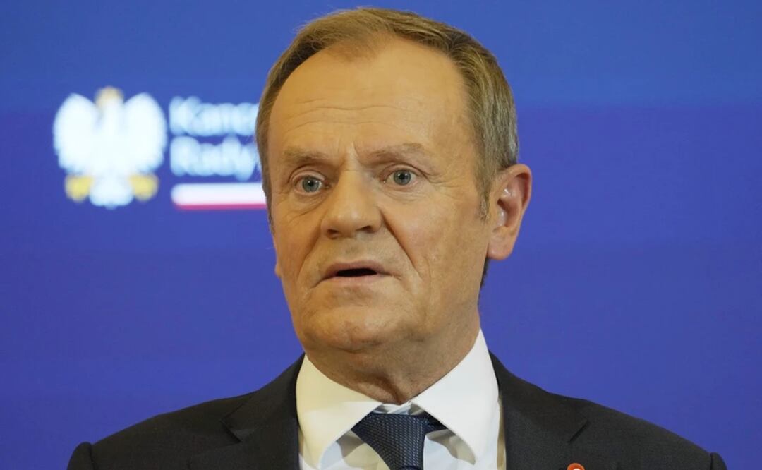 El primer ministro de Polonia, Donald Tusk, ofrece una conferencia de prensa poco después de asumir el gobierno. Foto: AP