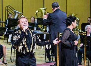 Homenaje a Juan Gabriel en el Teatro Degollado termina en tributo a Naasón Joaquín