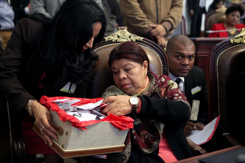 Diputada Ana Juana Ángeles en la ALDF (Valente Rosas/ ARCHIVO EL UNIVERSAL)