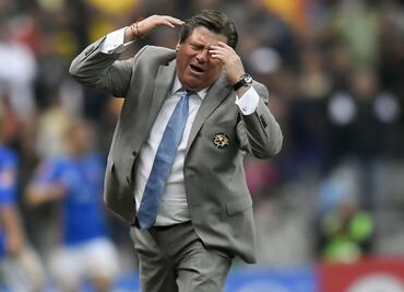 "Piojo" Herrera molesto con el arbitraje