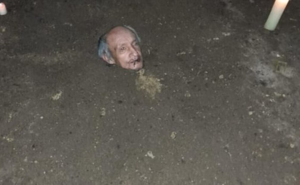 Abuelito se entierra vivo en Colombia por no tener agua ni luz ni comida