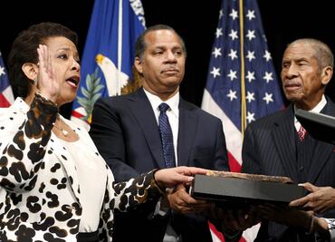 Lynch asume oficialmente como procuradora general de EU