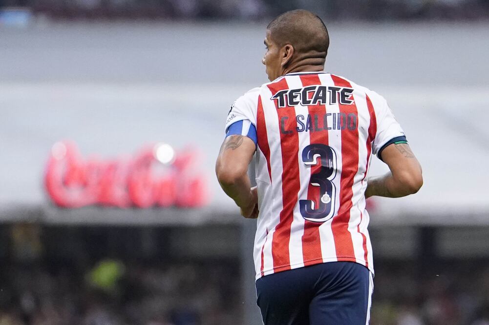 Imago7. Carlos Salcido en partido con Chivas