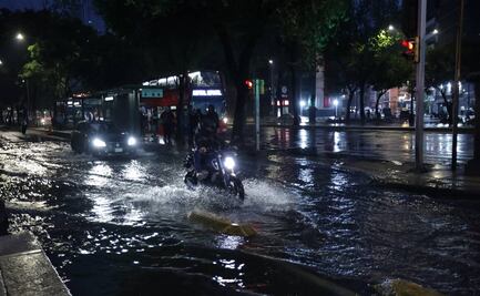 Lluvias generan inundaciones, caída de árboles y suspensión del transporte en la CDMX
