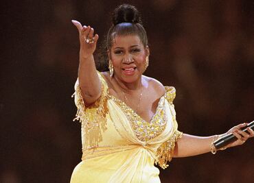 Subastarán más de 30 vestidos y accesorios de Aretha Franklin