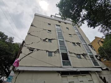 Revisan edificios en Tlalpan y la Condesa tras sismo