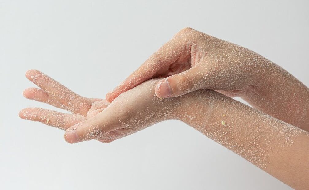 Exfoliar la piel. Foto: Freepik
