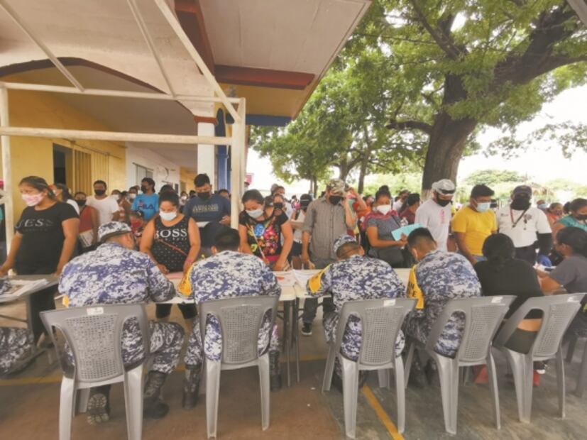 Población supera a militares para la vacunación en Oaxaca 