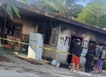 Incendio en Yucatán deja un persona muerta y dos intoxicados; el fuego fue iniciado por cortocircuito de un árbol de navidad