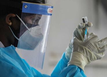 ¿Qué detona las inusuales trombos con la vacuna AstraZeneca? Científicos dicen haber resuelto el misterio